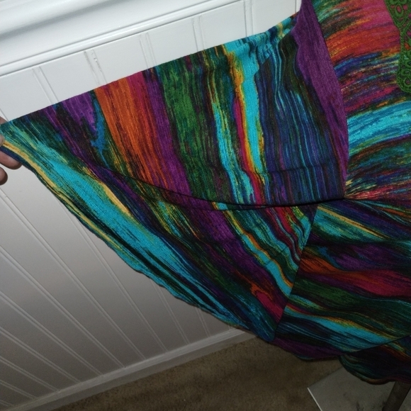 Cable & Gauge woman's size Large Boho v-neck shorp sleeve top - Picture 4 of 5